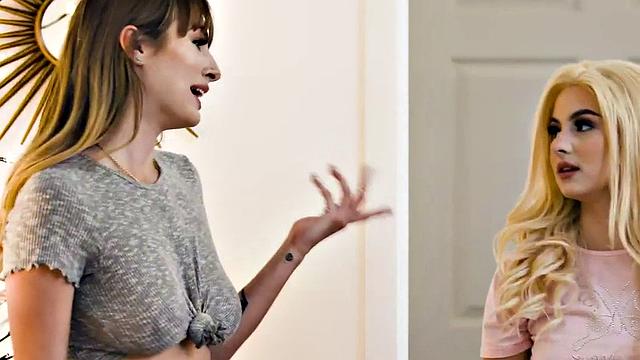 Dyke bitches playing in threeway before eating pussy