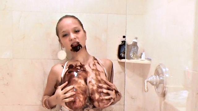 Teen Paris Milan spread chocolate all over the body