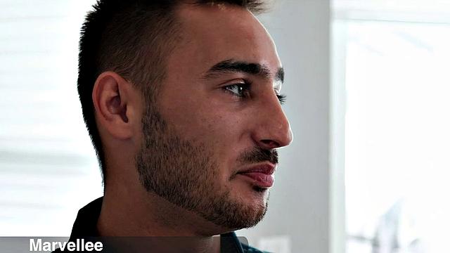 зрелая коуч соблазняет парня и дает в анал