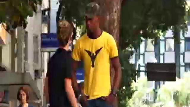 Анибал Рибейро и Риу Мело не могут решить, кто сверху, поэтому просто трахаются