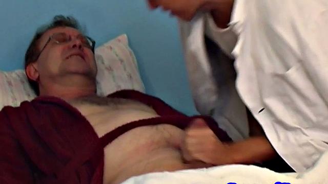 Older man riding twink bareback after getting blown duo