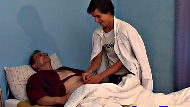 Older man riding twink bareback after getting blown duo