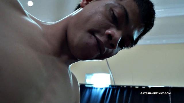 Get ready for an incredible bareback duel between Vahn & Kris. Both versatile, these Asian gay boys are hot and sexy and love to fuck raw. Vahn takes the starting position and fucks Kris long and hard.