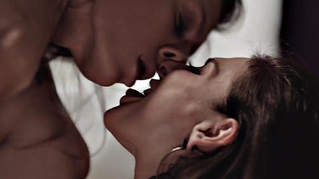 Bigtit trans lesbian drilling gf before blowjob