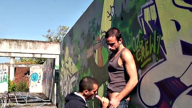 Real outdoor blowjob by European guys