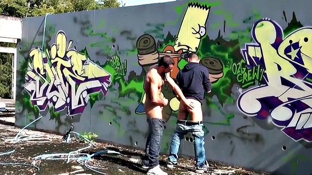 Real outdoor blowjob by European guys