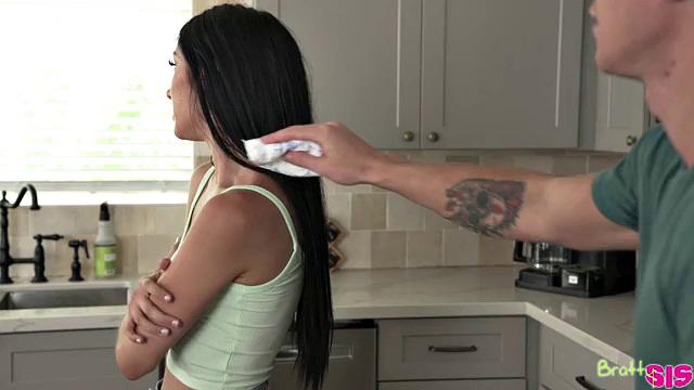 Are You Trying To Make My Nipples Hard - S19:E11