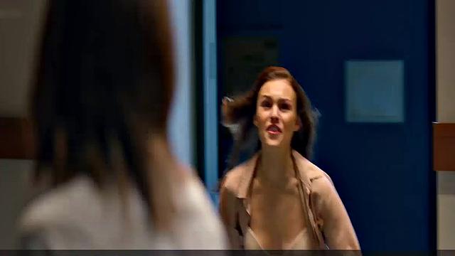 Sophie Skelton video