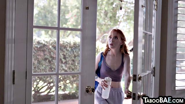 Cute 21yo petite gets pussypounded