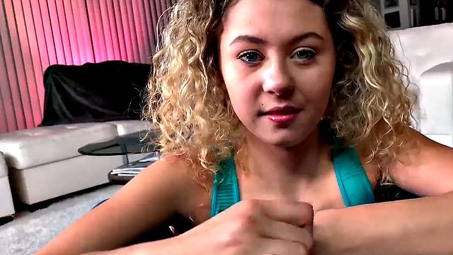 Real petite 21yo chick deepthroats and gets fucked