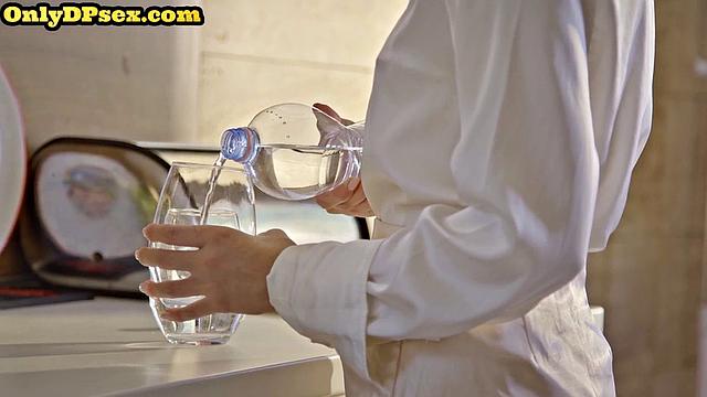 Big blonde babe nailed in DP