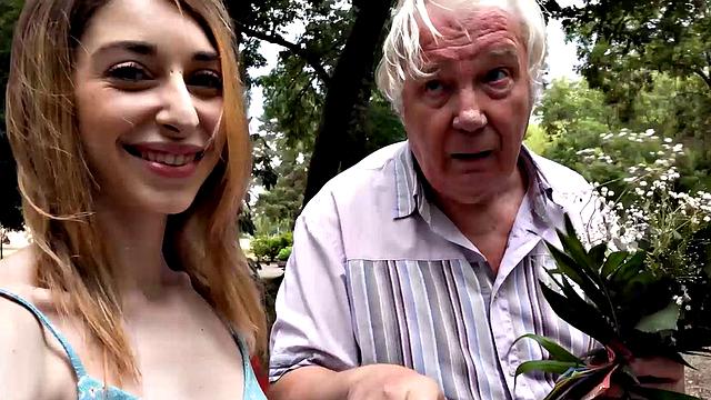 HUNT4K. The pleasure for the young lady