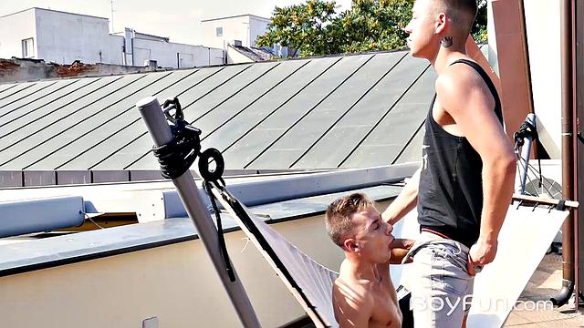 Парни Max Trey и David Sky - спорят, кто сверху, а кто снизу - и оба довольны результатом!