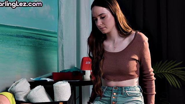 Tiny Asian college babe got fingered by her classmate