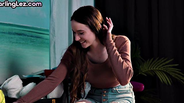 Tiny Asian college babe got fingered by her classmate