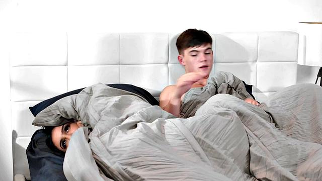 Дикая лесбийская сквирт-вечеринка с Коко Лавлок и Элайзой Ибарра