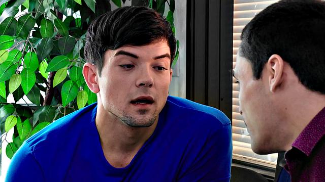 лижет волосатую жопу, а потом шпилит по полной