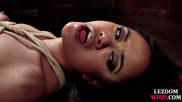 Big-titted cougar toying hot ebony