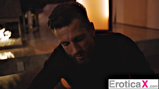 смотри, как пара заводится едой и занимается нежным сексом