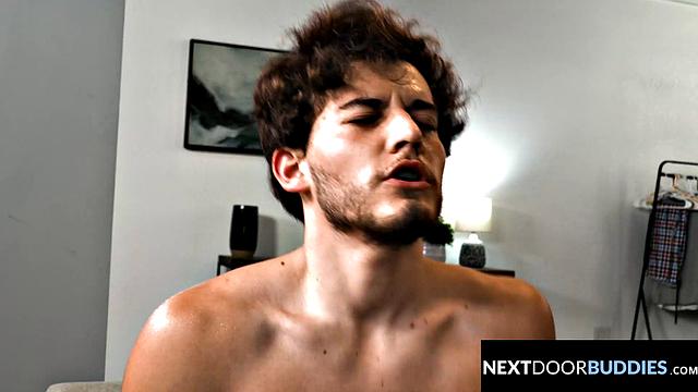 Twink Stranger Tops Bearded Muscle - NextDoorBuddies