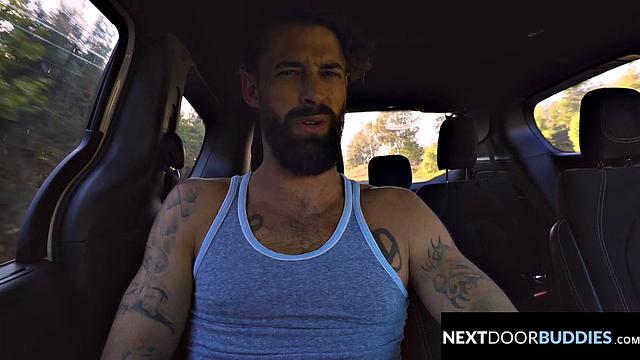 Twink Stranger Tops Bearded Muscle - NextDoorBuddies