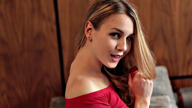 21yo solo chick fingers and rubs pussy after stripping