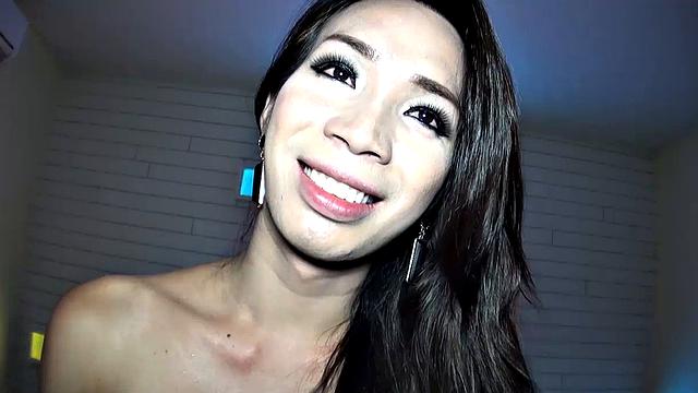 Apple: No Panty Cum Dumpster