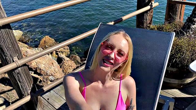 Creaming in Marilyn's Muff