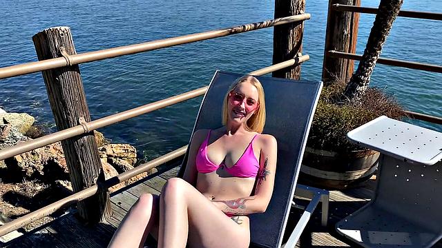 Creaming in Marilyn's Muff