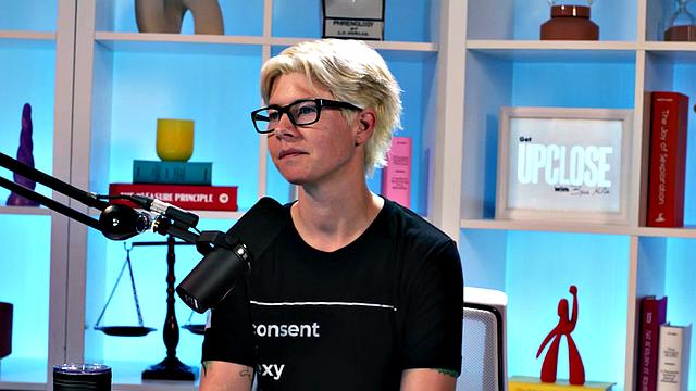 Big ass bae fingering pussy after casting