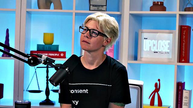 Big ass bae fingering pussy after casting