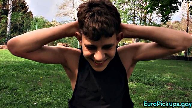 Skinny cute 21yo deepthroating