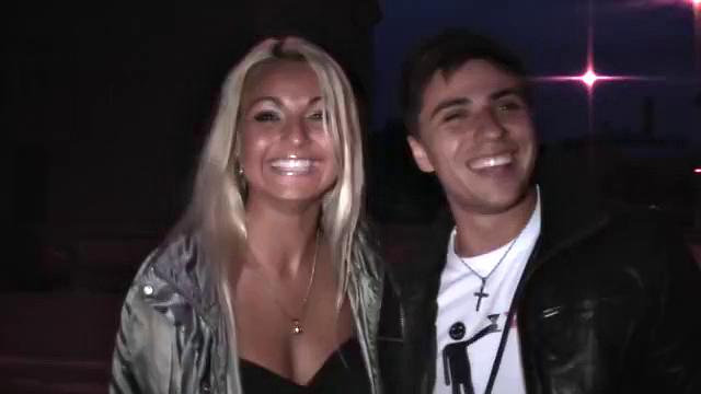 Пара занимается минетом и трахается в киску.