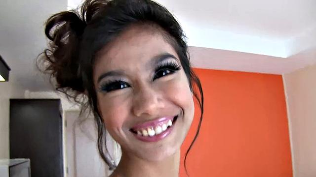 Kitti & 2 Asian Girls Wild