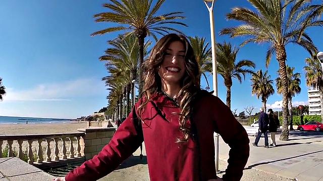 Naughty beach babe with a smile gets tugged and sucked in public after being picked up