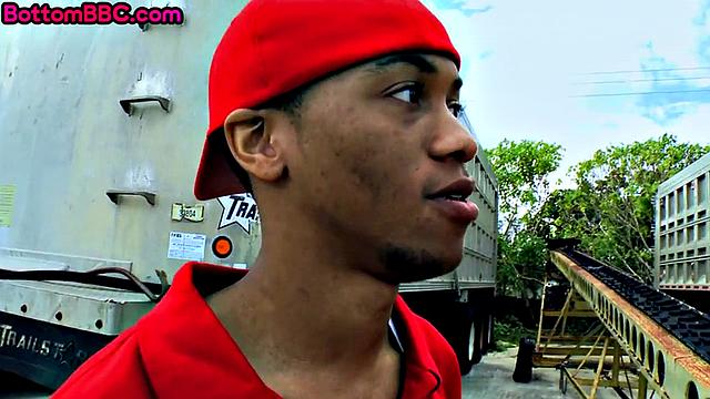 Poor ebony giving head to white lad