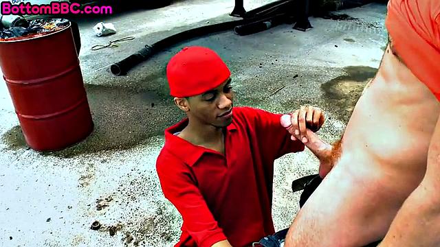 Poor ebony giving head to white lad