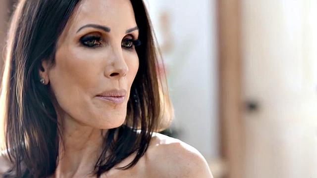 старшая лесбиянка учит малышку делать 69 и прикалывается во время лижки