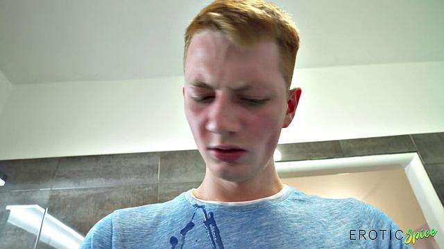 Скорая приехала спасать член - а тут никуда не девать стояк Рона Джонни Фокса, приходится Кристине Миллер брать ситуацию в свои руки и другие места.