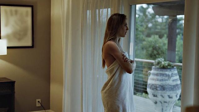 Сочная сводная сестра кончает на члене братца