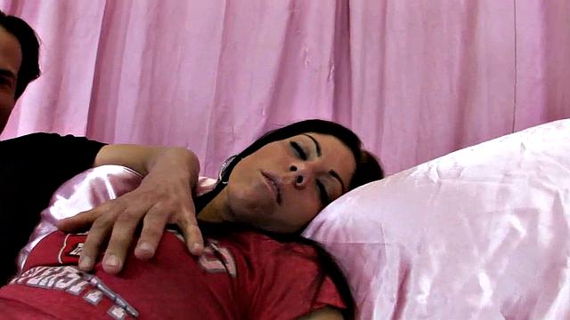 Eva Ellington gives a rough handjob