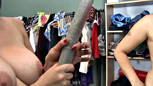 Amateur Busty Cougar dildo loser