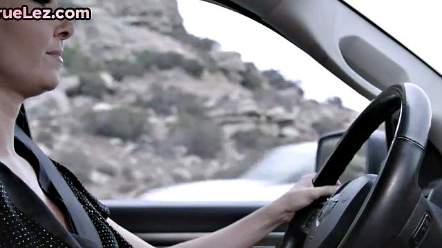 Ebony seduces naughty lez b4 eating her pussy out