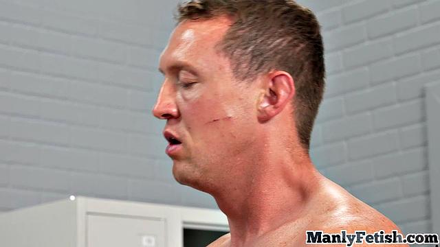 Horny guys having fun in 3some (no change)