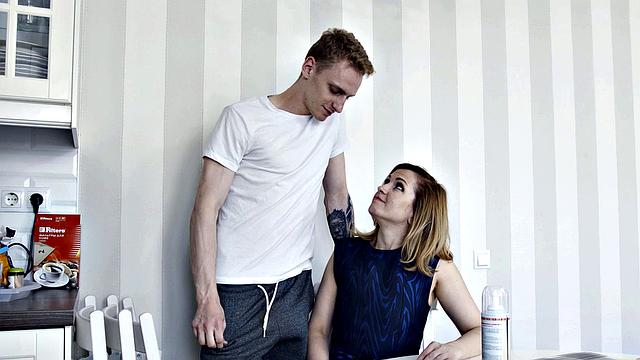 TUTOR4K. Spreading legs is the only thing the tutor can do for student