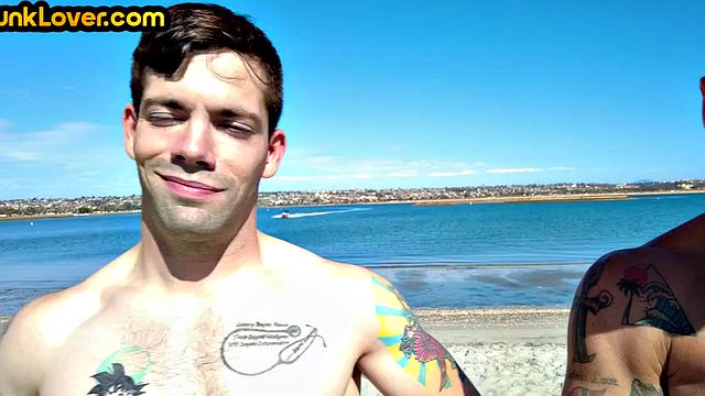 Качок разрывает жопу татуированному после жаркого кастинга