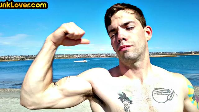 Hunk barebacks tattooed bottom in ass after casting