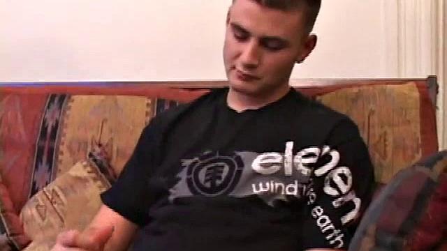 Рик Уотерс дрочит и слизывает сперму с ложки