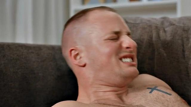 Eager jock deepthroats and gets anal pounded by his lover