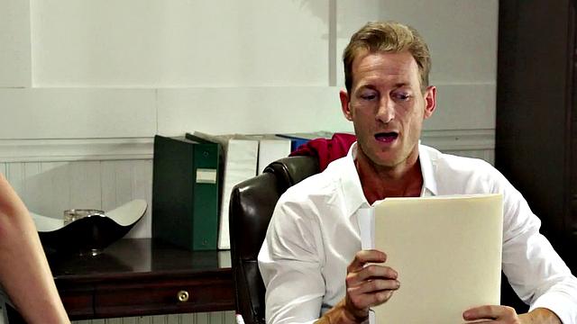 Blond beauty pussylicked before sex